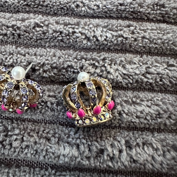 Betsy Johnson crown earrings - Picture 3 of 3